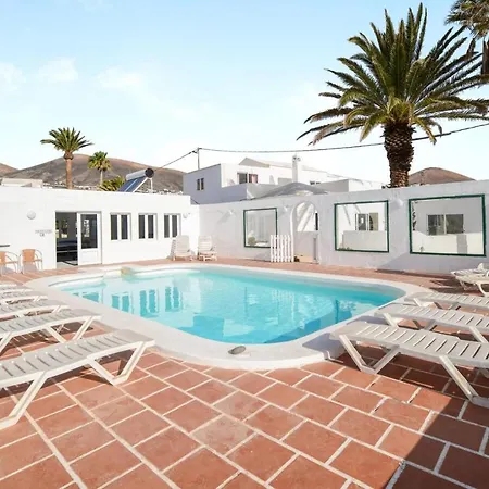 Casa Blanca Villa *